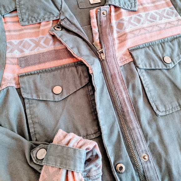 Light Weight Blue Gray Jacket w Coral Aztec Print - Picture 6 of 10